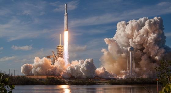 Elon Musk rakétáját küldi a Jupiter holdjára a NASA