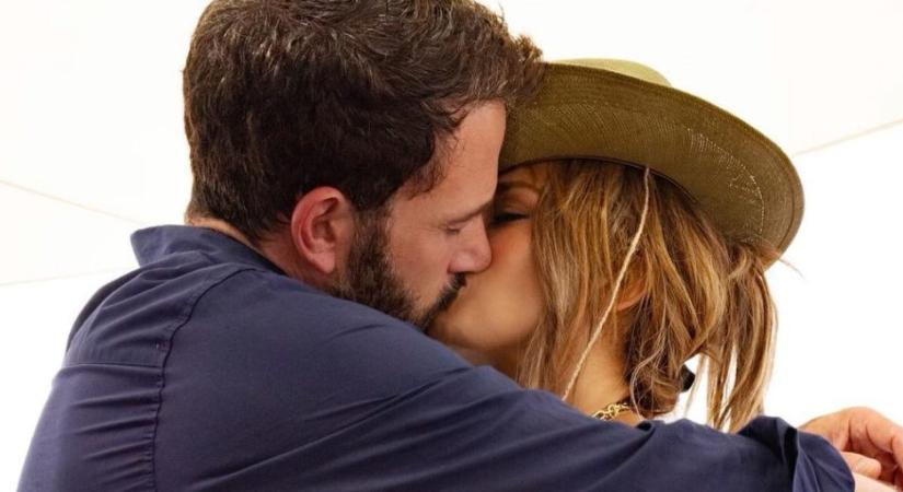 Romantikus részletet szúrtak ki Jennifer Lopez fotóján