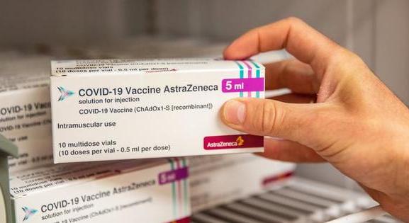 Szijjártó újabb országnak ad 200 ezer adag vakcinát