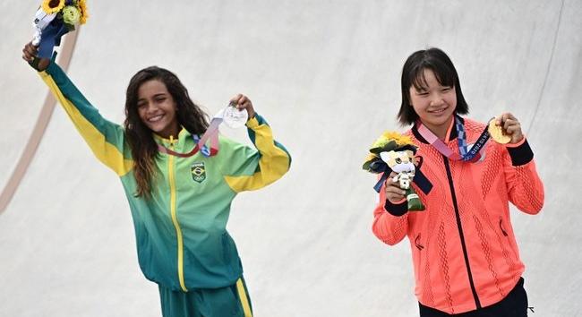 Kislányok az olimpiai dobogón: a nézettség miatt van rájuk szükség?