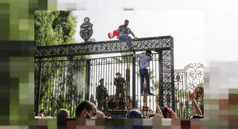 Puccs Tunéziában: a világ aggódva figyel