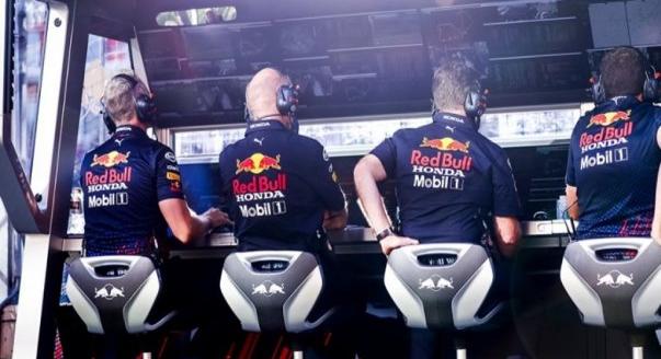 A Red Bull megtámadta Hamilton büntetését
