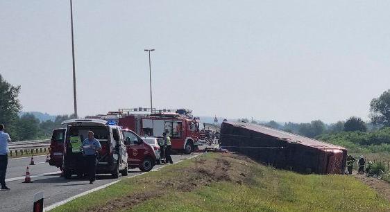 Hatalmas a felháborodás! Kiderült, mi okozta a szörnyű buszbalesetet a horvát autópályán