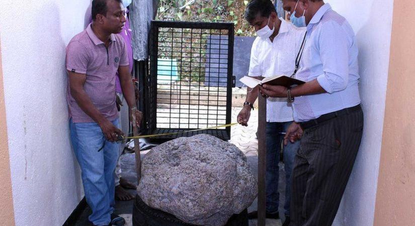 Féltonnás zafírt találtak egy Srí Lanka-i hátsó kertben kútásás közben