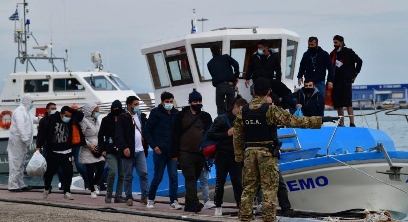 Elegük lett a görögöknek a migránsok vandalizmusából