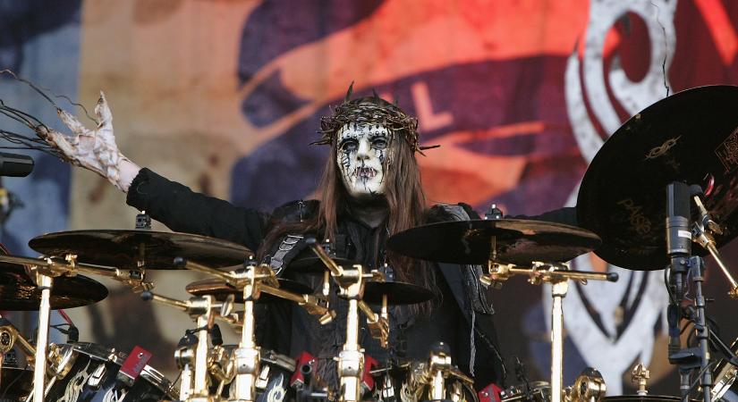 46 évesen elhunyt a Slipknot ikonikus dobosa, Joey Jordison