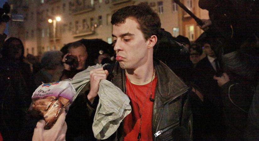 Szerda reggel egy oknyomozó újságírónál kopogtatott az orosz rendőrség