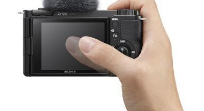 Vloggerek és videósok számára készített kamerát a Sony