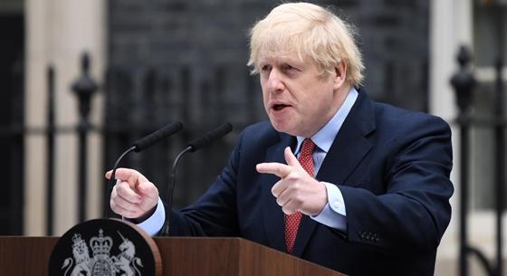 Boris Johnson szerint vagány dolog, hogy az Egyesült Királyság százmilliárdos hajót épít a királyi családnak