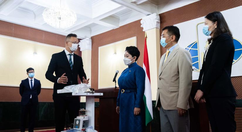 33 lélegeztetőgépet adományoz Magyarország Mongóliának