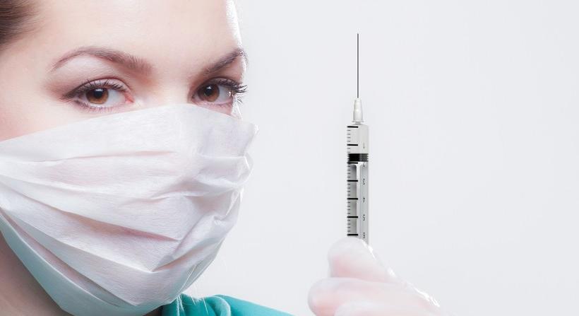 Nem kell plasztika, elég a Pfizer-vakcina! - Több nő is azt állítja, hogy megnőtt a melle az oltás után