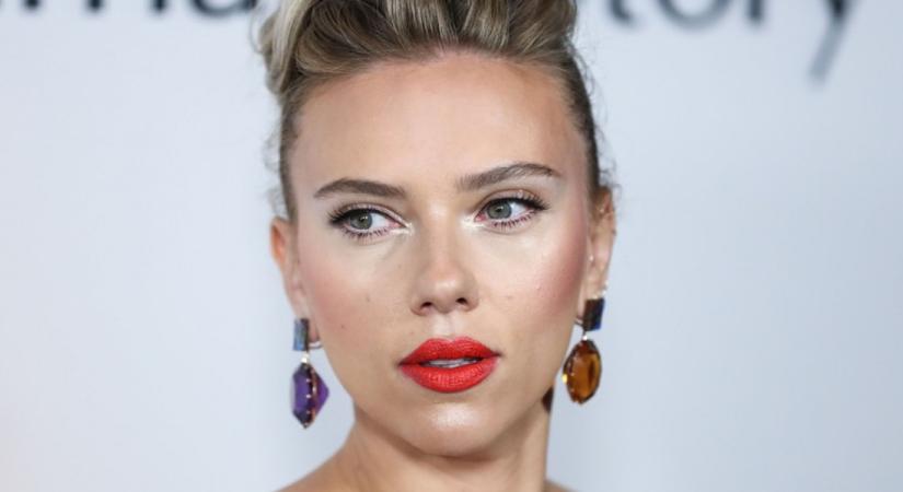 Návai Anikó meghamisított egy Scarlett Johansson-interjút, kirúgták a Nők Lapjától
