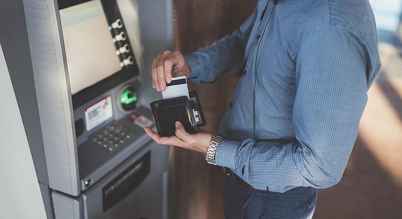 Bankautomatákat hackeltek meg, 230 ezer eurót loptak el