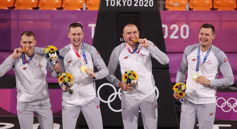 Miért veszik a szájukba a sportolók az olimpiai érmeket? És mit csinálnak vele az ötkarikás játékok után?