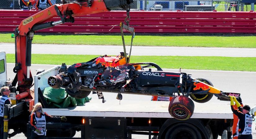 HIVATALOS: Döntött az FIA a Verstappen-Hamilton ügyben!