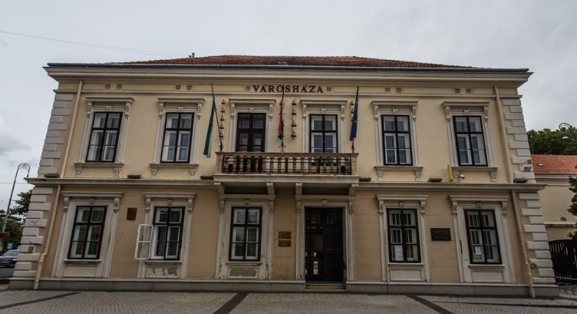 Sikkasztásgyanús telekeladások miatt volt hangos a sárvári képviselő-testület ülése