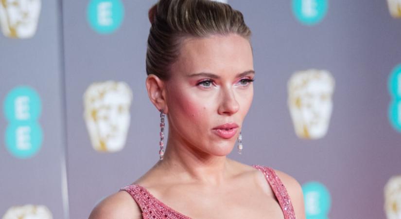 Scarlett Johansson berágott, 50 millióra perel