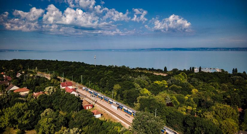 Vasárnaponként újabb emeletes vonat áll forgalomba a Balaton déli partján