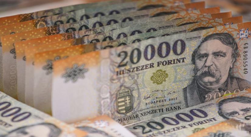 Fideszesek szervezeteit tömték ki a civilek támogatására szánt állami pénzből
