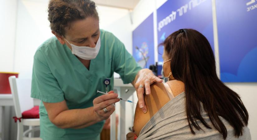 Izraelben a 60 év felettiek harmadik vakcina dózist kapnak