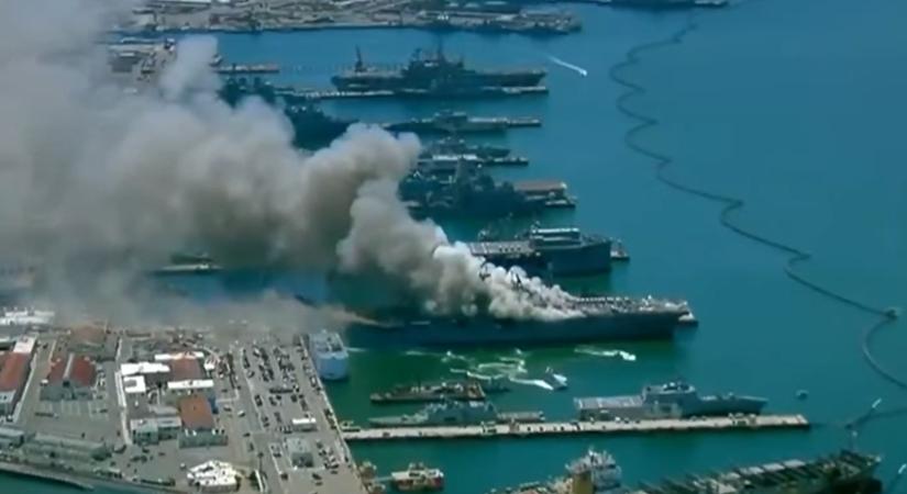 Egy matrózt vádolnak a tűzzel, amelyik tönkrevágott egy több milliárd dolláros hadihajót