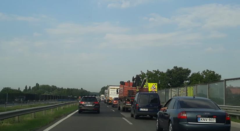 Baleset történt az M7-es autópályán a Balaton felé