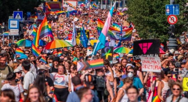 A kormány üdvözli, hogy szavazhatunk az „agresszív LMBTQ-propagandáról”