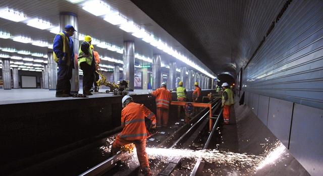 Meghalt egy ember a 3-as metró felújítási munkálatai közben – Karácsony Gergely is reagált