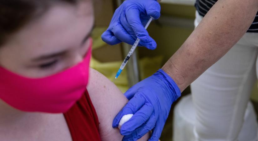 Vakcinázás – Szerdáig összesen 7752 nemkívánatos mellékhatásról érkezett bejelentés