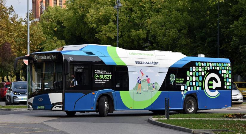 A jövő évtől újabb nyolc elektromos busz segíti a pécsi közösségi közlekedést