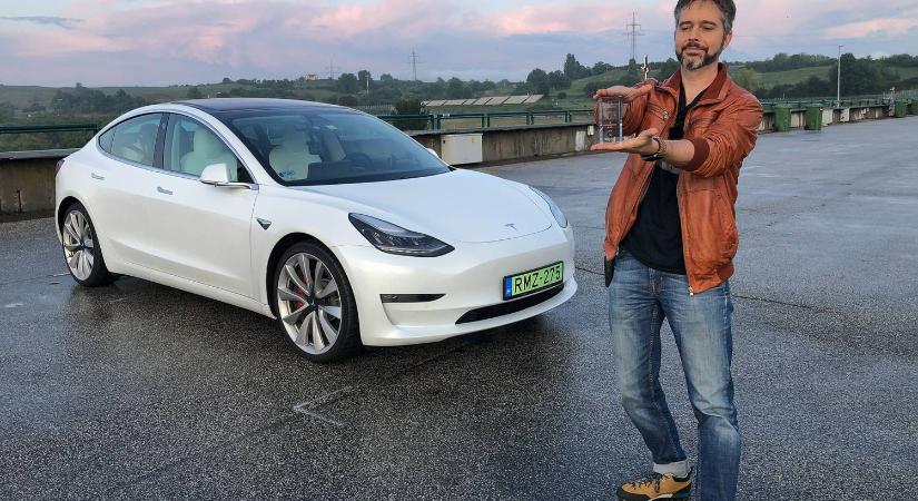 Tesla Model 3 Performance teszt normálisan és abnormálisan