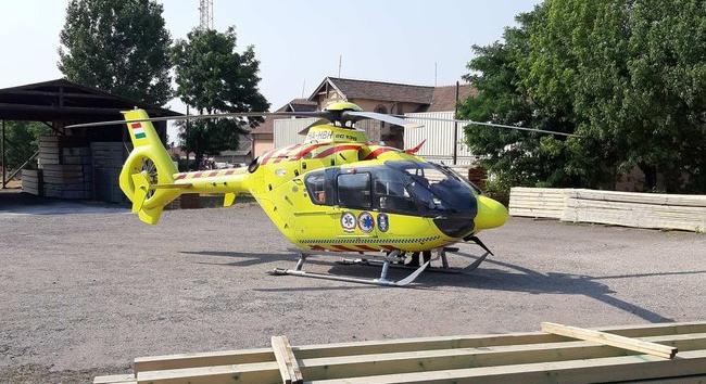 Mentőhelikoptert riasztottak Tiszaalpáron: villám csapott az épületbe, összeomlott