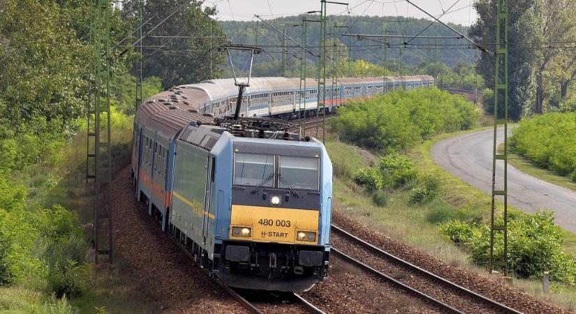 41 milliárdból villamosítják a vasútvonalat Szegedtől Röszkéig