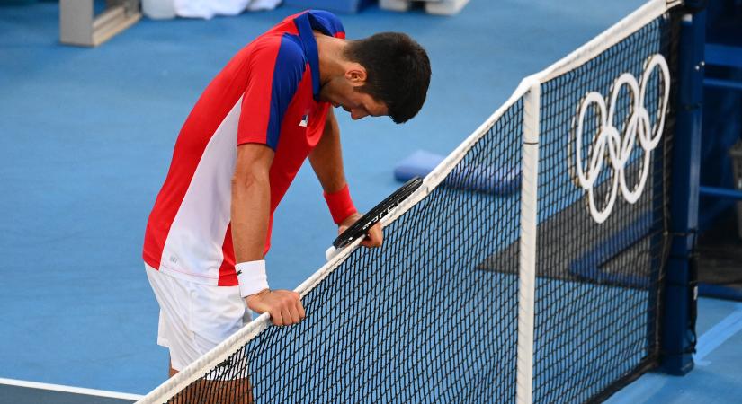 Djokovic elveszítette a bronzmeccset, amin előbb a nézőtérre dobta, aztán összetörte az ütőjét