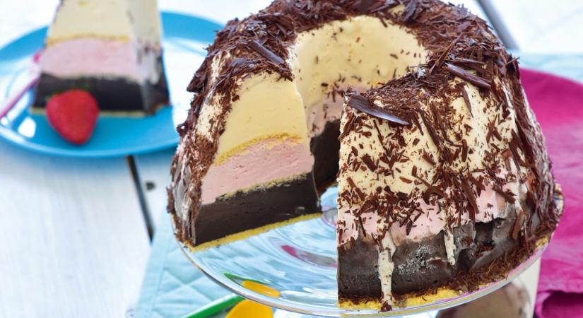 Vaníliás-epres-csokoládés fagylaltkuglóf, a nyári álom