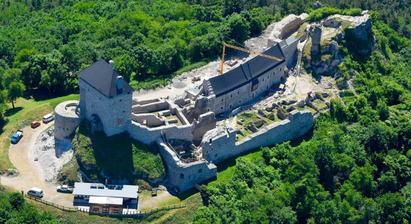 Kiépítették a regéci vár reneszánsz palotaszárnyát