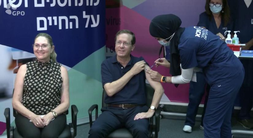 Magyarország mellett Oroszország és Izrael olt harmadik vakcinával