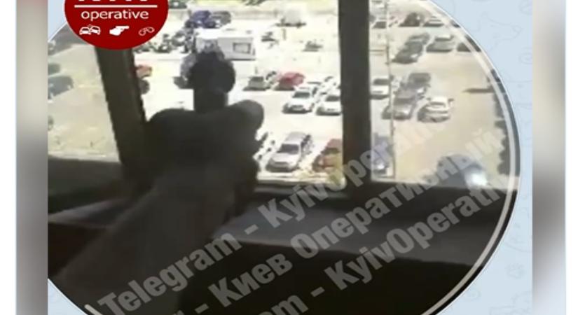 Videóra vette, hogy ukránokra lődöz az ablakából Putyint szolgálva, aztán azt mondta, csak viccelt