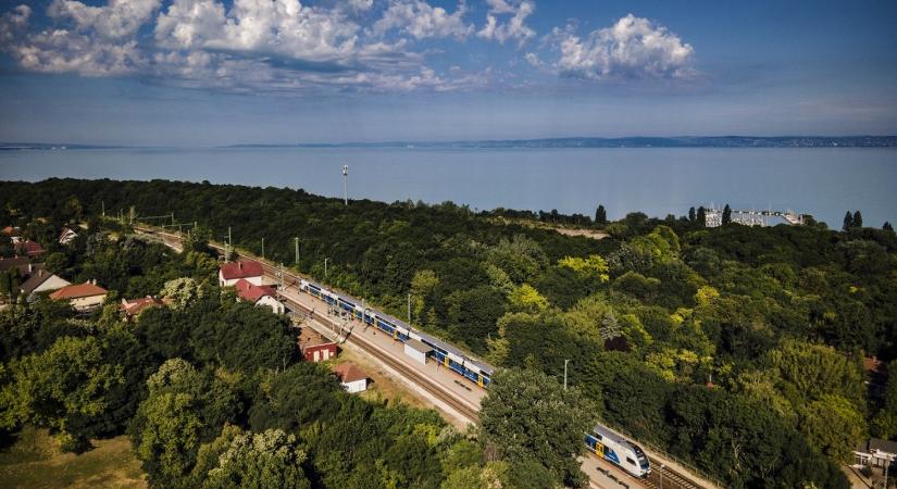 Új emeletes vonattal lehet utazni a Balaton déli partján