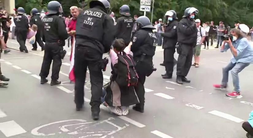 Százakat tartóztattak le Berlinben