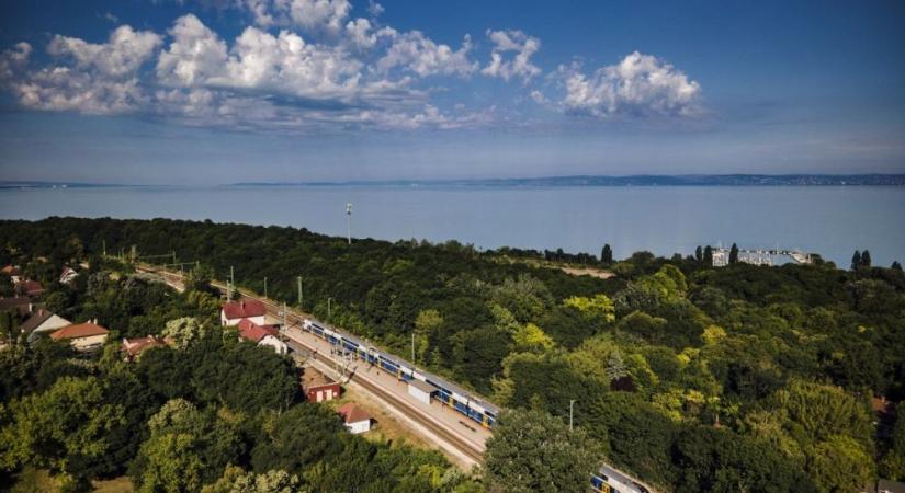Vasárnaponként újabb emeletes vonat közlekedik a Balaton déli partján