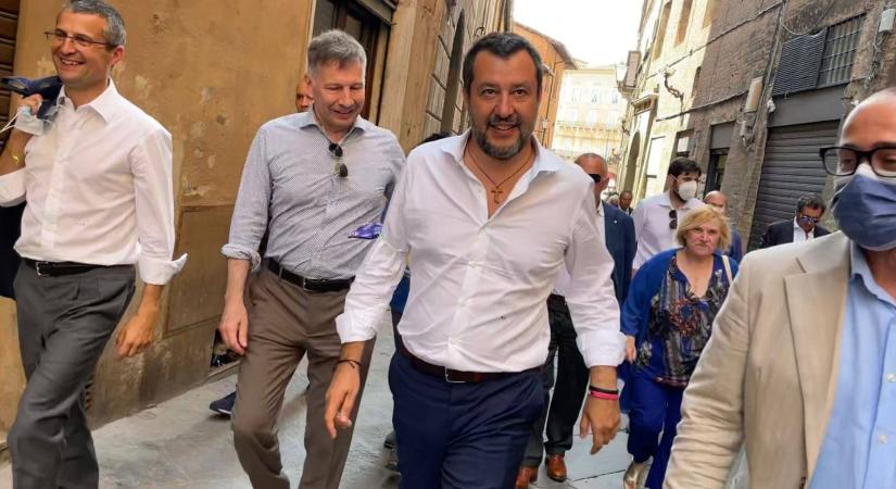 Berlusconi áldását adta: Salvini az olasz jobboldal vezére, de fogadja el a kötelező oltást