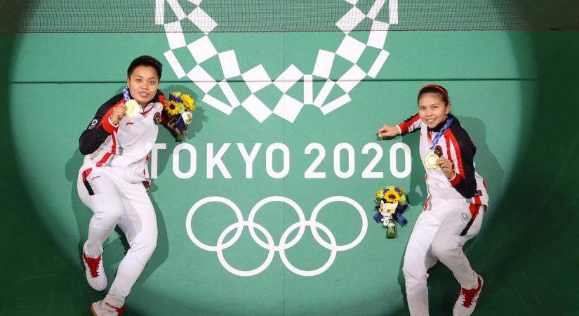 Tokió 2020: labdamenet közben cserélt ütőt, megnyerték az olimpiát – videó