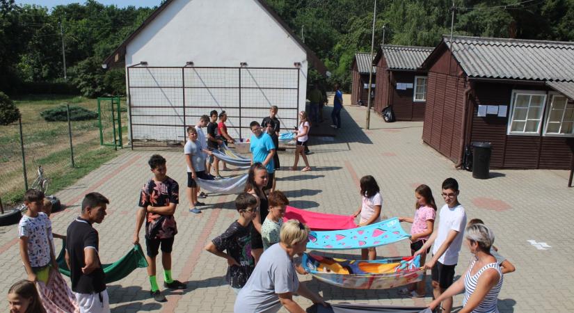 Celli fiatalok a Balaton-parton – Újra benépesül a balatonrendesi tábor