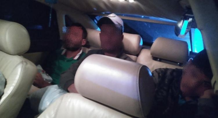 Embercsempészt fogtak el a győri rendőrök az M1-esen