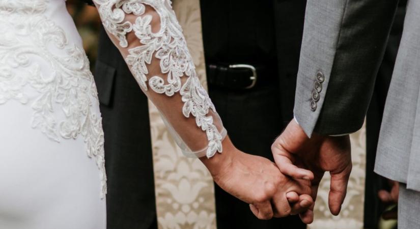 Kiakadt a menyasszony leendő anyósa esküvői ruhaválasztása miatt