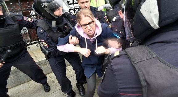 Korlátozták egy orosz ellenzéki ügyvédnő mozgásszabadságát