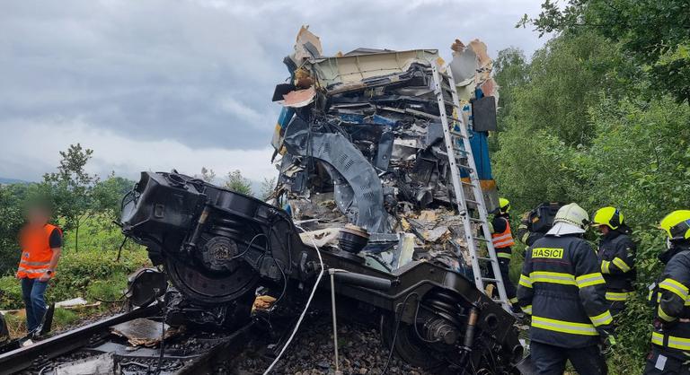 Súlyos vonatbaleset Csehországban, két ember meghalt
