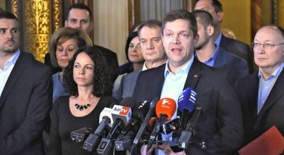Az ellenzék győzelme mentheti meg a magyar demokráciát