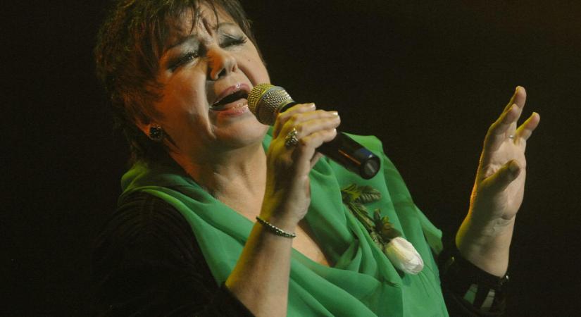 Mellimplantátuma okozta a magyar énekesnő halálát: szétrepedt a burka, a szilikon pedig a tüdejébe került